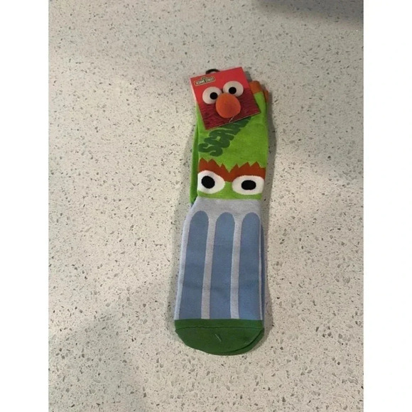 Sesame Street Oscar scram! Crew socks size 9-11 BAR - Picture 1 of 2